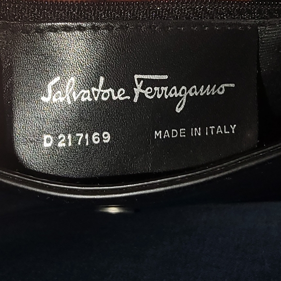 VTG Authenticated Salvatore Ferragamo shoulder bag leather black silver metal - Picture 9 of 9